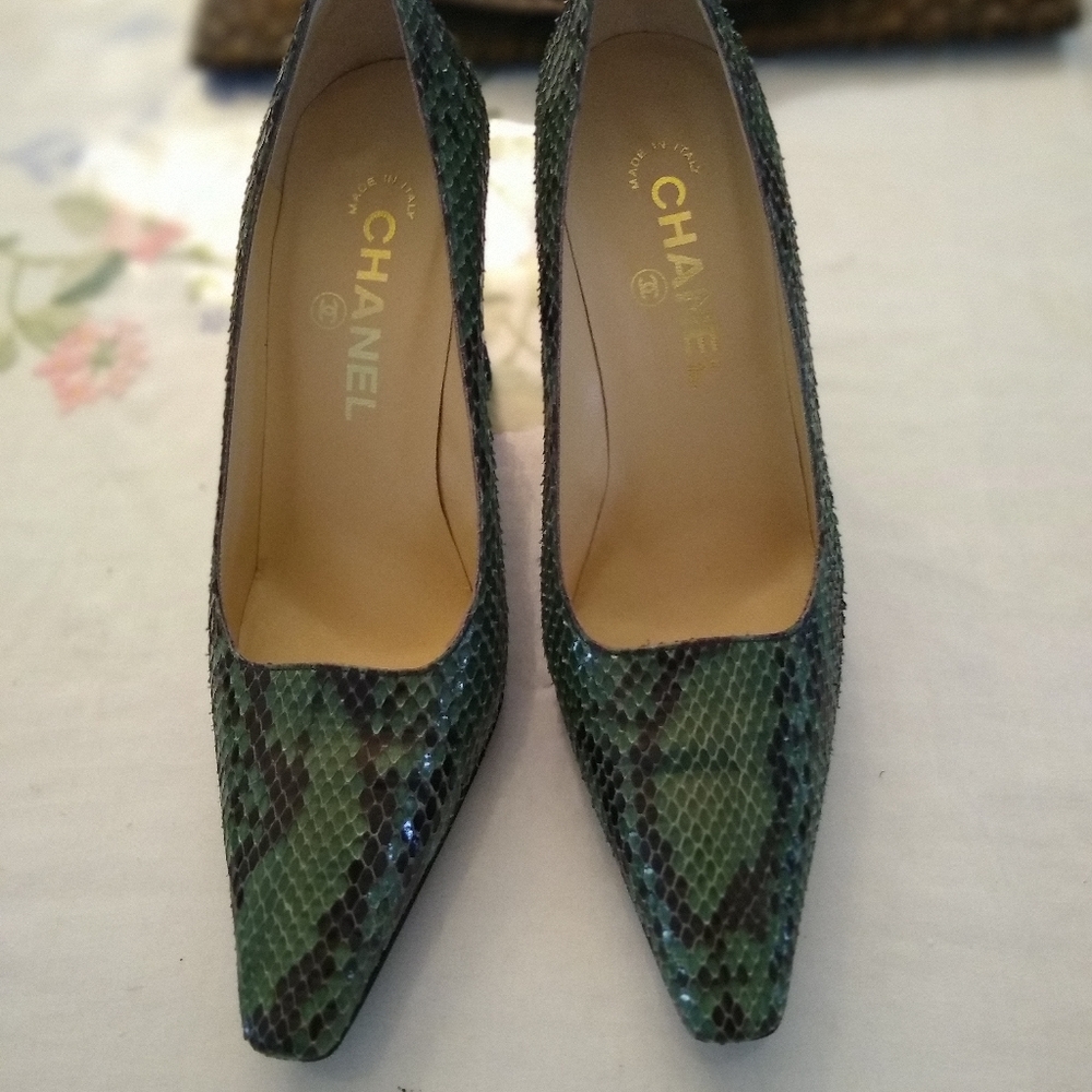 CHANEL HEELS